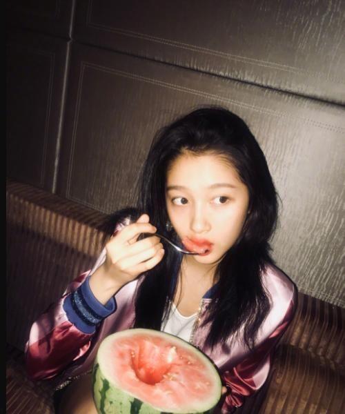 网友现场吃瓜图片,网友热议幕后真相