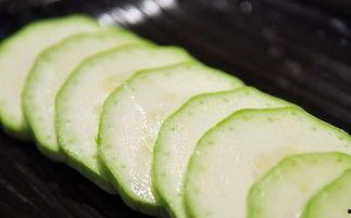 昆明屋顶吃瓜,夏日休闲新风尚