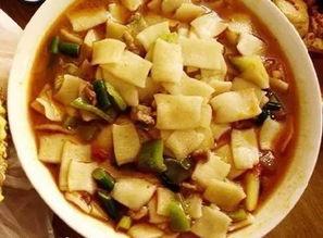 苏式面片吃瓜,夏日吃瓜新风尚，传统美食焕发新活力