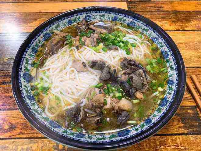 鸽子吃米线瓜吗,探寻鸟类饮食之谜  第1张